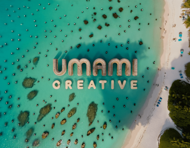 Das Umami Creative Logo in einem türkisfarbenen Meer